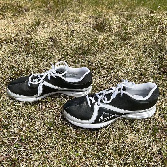 Women’s Nike golf shoes size 7 - Picture 2 of 10